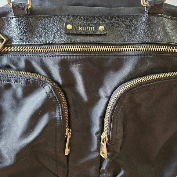 Utiliti Nylon Black Zipper Shoulder Bag. - Picture 4 of 7